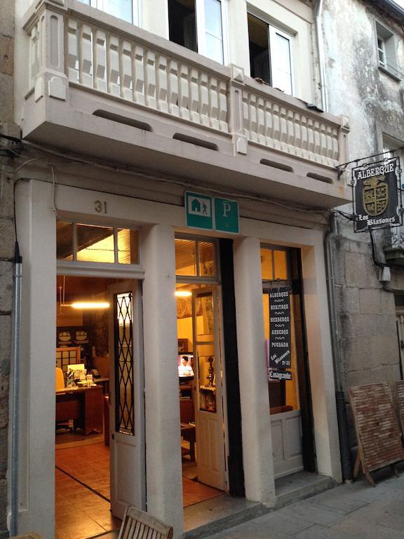 Albergue Los Blasones Sarria Ngoại thất bức ảnh